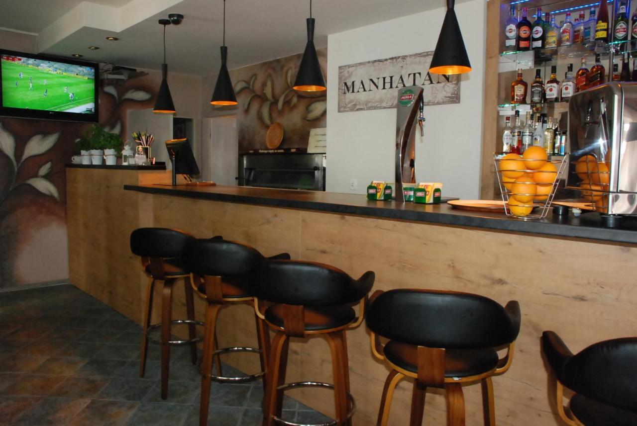 Hotelik Manhatan Radzyn Podlaski Εξωτερικό φωτογραφία